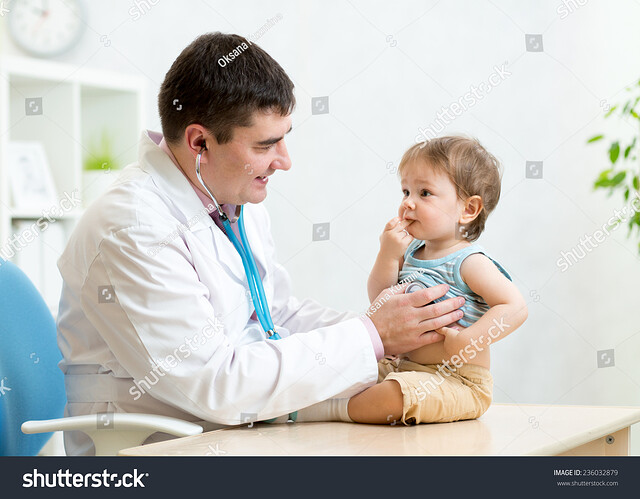 stock-photo-pediatrician-examining-heartbeat-of-baby-boy-with-stethoscope-236032879 (1)